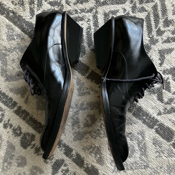 Robert Clergerie Black coated leather tapered toe lace up with geometric heel - Picture 2 of 14